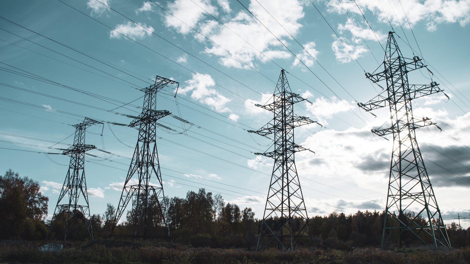 Cables de alta tensión electricidad Doble A Energía